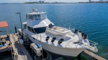64' Hatteras 2016 Yacht For Sale